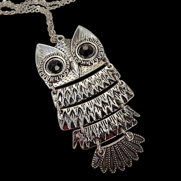 Owl Pendant Necklace Silver Tone Large Articulate Owl Pendant - Picture 8 of 9